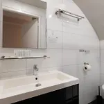 Midtown Twin Aparthotel